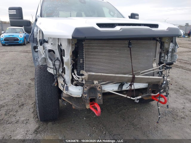 1GT49VEY4NF198878 GMC Sierra 3500hd At4
