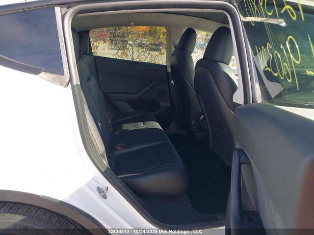 Продажа на аукционе авто 2023 Tesla Model Y Performance, vin: LRWYGDEF1PC960324, номер лота: 12434810
