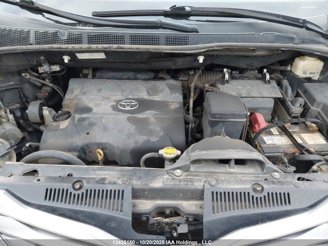 5TDDK3DCXFS121240 Toyota Sienna Xle/limited