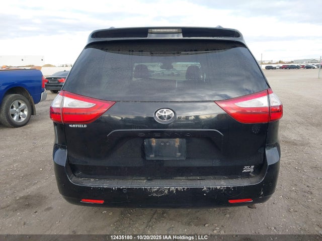 5TDDK3DCXFS121240 Toyota Sienna Xle/limited