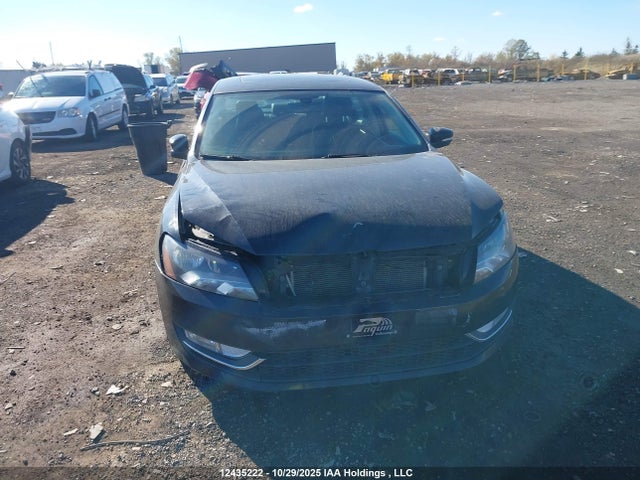12435222 :رقم المزاد ، 1VWCM7A33FC053718 vin ، 2015 Volkswagen Passat Sel مزاد بيع