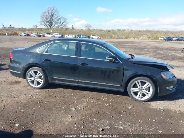 12435222 :رقم المزاد ، 1VWCM7A33FC053718 vin ، 2015 Volkswagen Passat Sel مزاد بيع