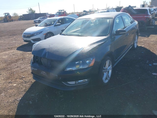 12435222 :رقم المزاد ، 1VWCM7A33FC053718 vin ، 2015 Volkswagen Passat Sel مزاد بيع