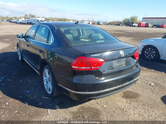 12435222 :رقم المزاد ، 1VWCM7A33FC053718 vin ، 2015 Volkswagen Passat Sel مزاد بيع