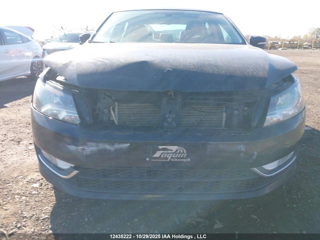 12435222 :رقم المزاد ، 1VWCM7A33FC053718 vin ، 2015 Volkswagen Passat Sel مزاد بيع