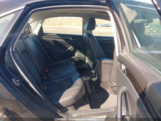 12435222 :رقم المزاد ، 1VWCM7A33FC053718 vin ، 2015 Volkswagen Passat Sel مزاد بيع