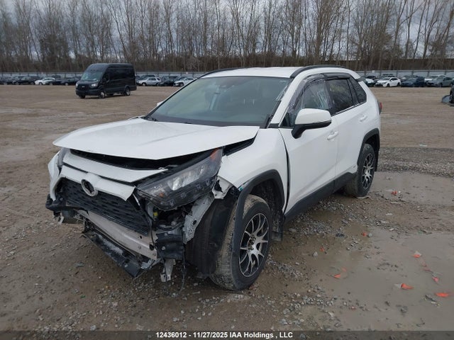 2T3BWRFV2NW134140 Toyota RAV4 LE