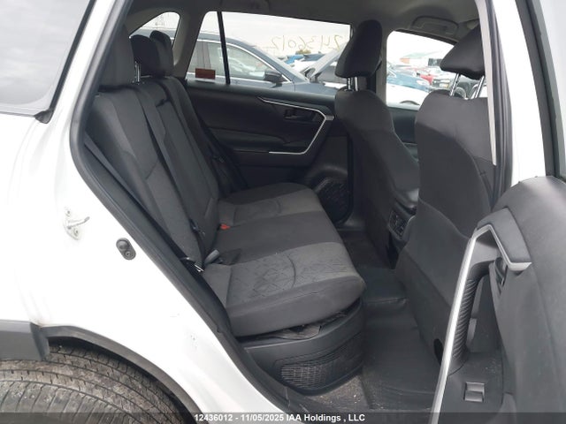 2T3BWRFV2NW134140 Toyota RAV4 LE