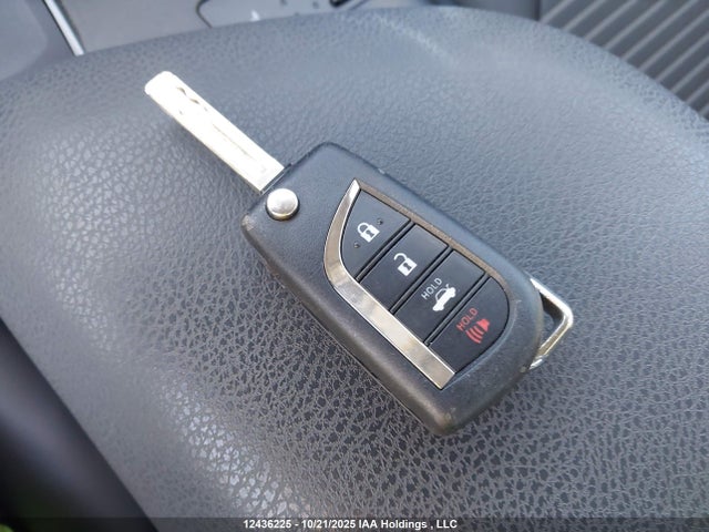 4T1G11AK3NU056303 Toyota CAMRY SE