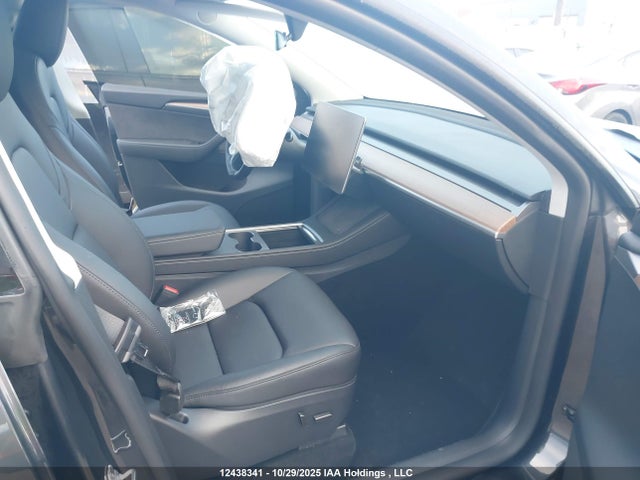 2024 Tesla Model Y Long Range მანქანა იყიდება აუქციონზე, vin: 7SAYGDEE2RF092966, აუქციონის ნომერი: 12438341