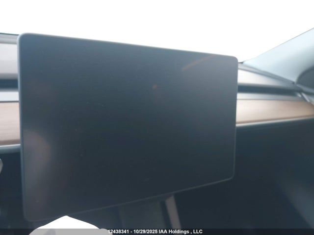 2024 Tesla Model Y Long Range მანქანა იყიდება აუქციონზე, vin: 7SAYGDEE2RF092966, აუქციონის ნომერი: 12438341