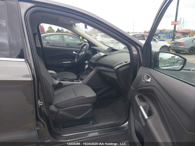 1FMCU0G7XGUA78725 Ford ESCAPE SE