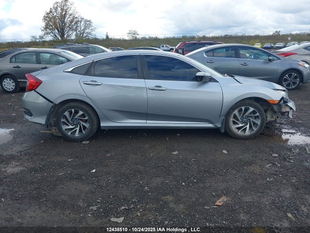 Honda CIVIC EX 2017 2HGFC2F82HH025985 Image 32
