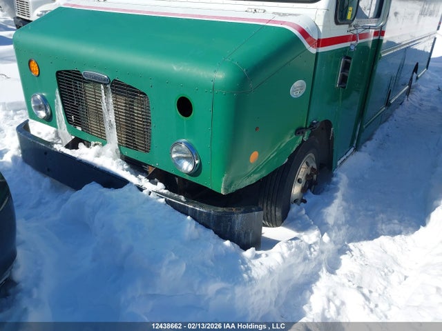 12438662 :رقم المزاد ، 4UZAAPDU3BCAS1822 vin ، 2011 Freightliner Chassis M Line Walk-in Van مزاد بيع
