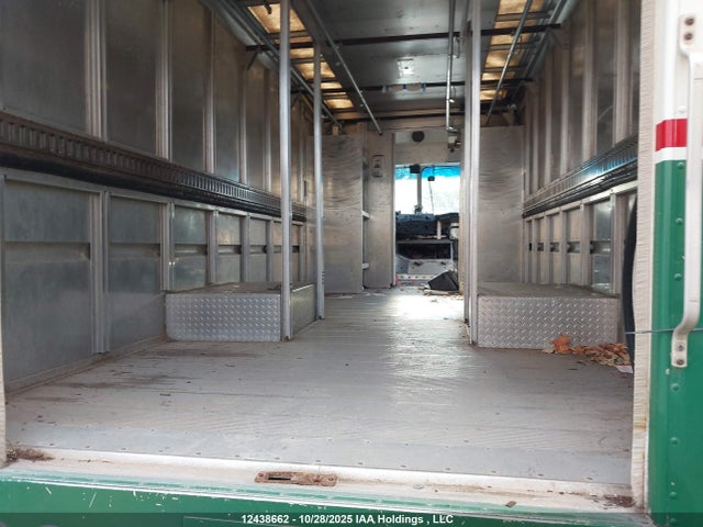 12438662 :رقم المزاد ، 4UZAAPDU3BCAS1822 vin ، 2011 Freightliner Chassis M Line Walk-in Van مزاد بيع