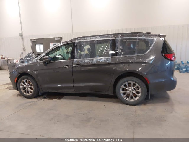 Chrysler Pacifica Touring L 2022 2C4RC3BG9NR107670 Image 14