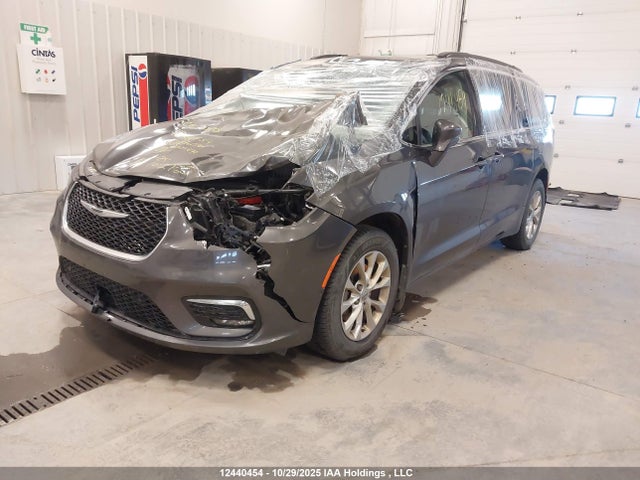 Chrysler Pacifica Touring L 2022 2C4RC3BG9NR107670 Image 2
