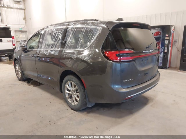 Chrysler Pacifica Touring L 2022 2C4RC3BG9NR107670 Image 3