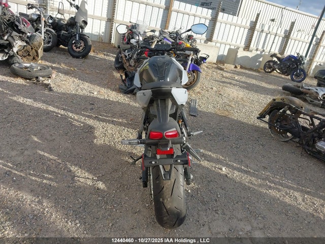 2024 Suzuki Gsx800 R მანქანა იყიდება აუქციონზე, vin: JS1EM11B6R7101011, აუქციონის ნომერი: 12440460