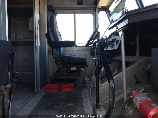 12440514 :رقم المزاد ، 4UZAAPDU0ACAS1940 vin ، 2010 Freightliner Chassis M Line Walk-in Van مزاد بيع