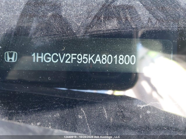 Honda Accord Touring 2019 1HGCV2F95KA801800 Image 17