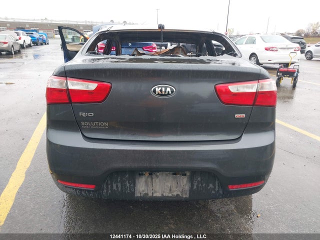 12441174 :رقم المزاد ، KNADM4A3XF6501633 vin ، 2015 Kia Rio مزاد بيع