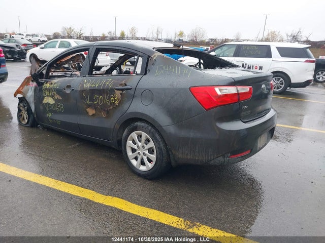 12441174 :رقم المزاد ، KNADM4A3XF6501633 vin ، 2015 Kia Rio مزاد بيع