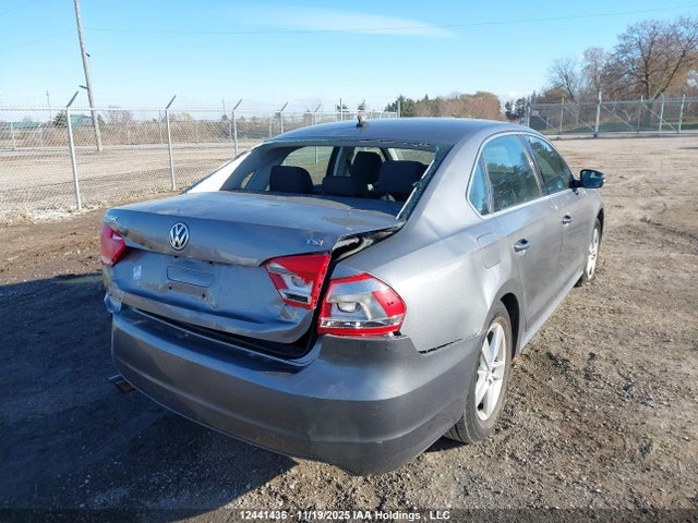1VWAS7A31FC039975 Volkswagen Passat 1.8 Tsi Trendline