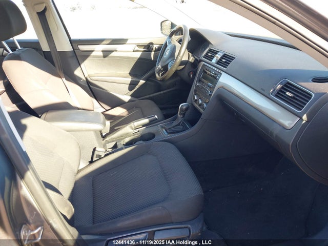 1VWAS7A31FC039975 Volkswagen Passat 1.8 Tsi Trendline