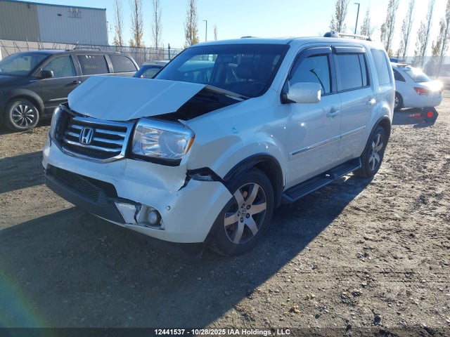 Honda Pilot Touring 2015 5FNYF4H97FB501800 Image 2