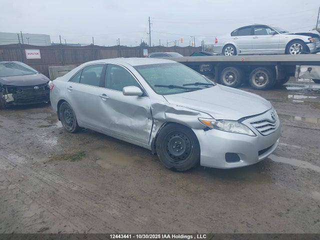 2010 Toyota Camry Le მანქანა იყიდება აუქციონზე, vin: 4T1BF3EK8AU055692, აუქციონის ნომერი: 12443441