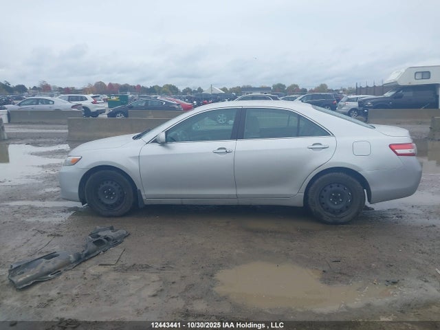 2010 Toyota Camry Le მანქანა იყიდება აუქციონზე, vin: 4T1BF3EK8AU055692, აუქციონის ნომერი: 12443441