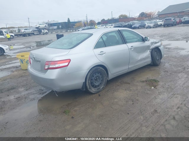 2010 Toyota Camry Le მანქანა იყიდება აუქციონზე, vin: 4T1BF3EK8AU055692, აუქციონის ნომერი: 12443441