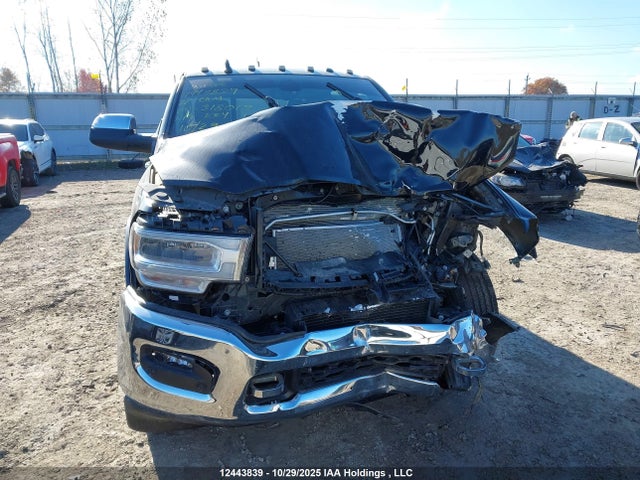 12443839 :رقم المزاد ، 3C6UR5FL5NG318017 vin ، 2022 Ram 2500 Laramie مزاد بيع