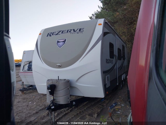 4V0TC2628FE015324 Crossroads Travel Trailer