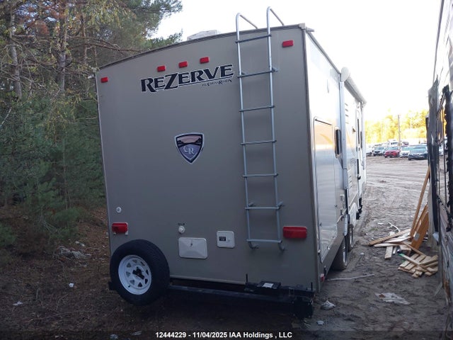 4V0TC2628FE015324 Crossroads Travel Trailer