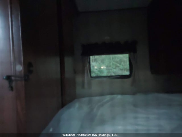 4V0TC2628FE015324 Crossroads Travel Trailer