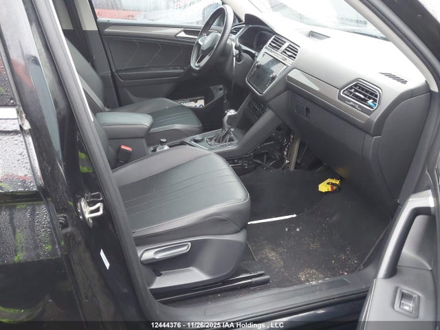 3VV2B7AX5NM010648 Volkswagen TIGUAN SE