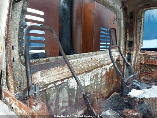 12444474 :رقم المزاد ، 1GDG5C1225F513378 vin ، 2005 Gmc Tc5500 مزاد بيع