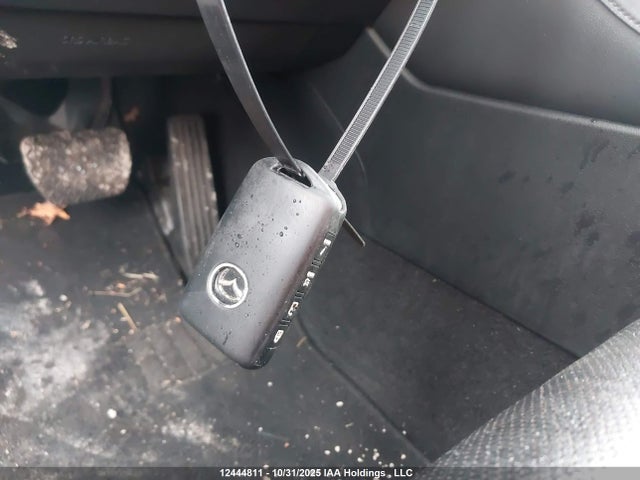 3MZBPADM2KM102999 Mazda 3 Preferred