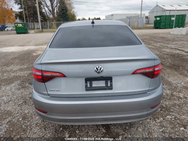 12445063 :رقم المزاد ، 3VWE57BU4MM077809 vin ، 2021 Volkswagen Jetta Highline مزاد بيع