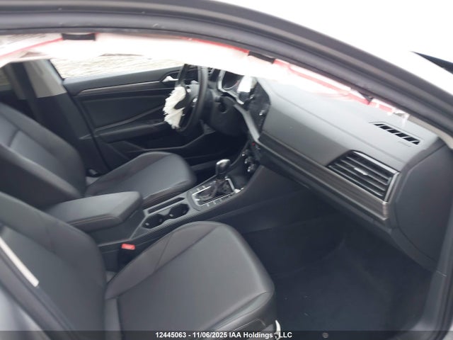 12445063 :رقم المزاد ، 3VWE57BU4MM077809 vin ، 2021 Volkswagen Jetta Highline مزاد بيع