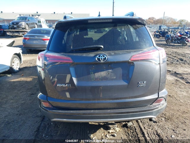 2T3RFREV3JW739908 Toyota Rav4 Adventure/xle