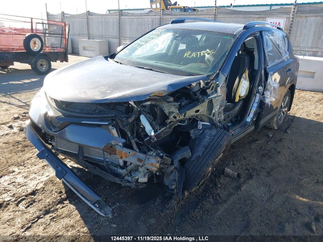 2T3RFREV3JW739908 Toyota Rav4 Adventure/xle
