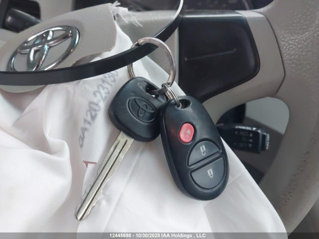 12445698 :رقم المزاد ، 5TDZK3DC0ES417212 vin ، 2014 Toyota Sienna 7 Passenger مزاد بيع