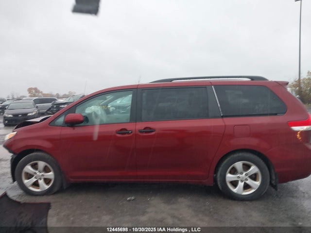 12445698 :رقم المزاد ، 5TDZK3DC0ES417212 vin ، 2014 Toyota Sienna 7 Passenger مزاد بيع