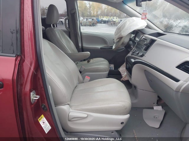 12445698 :رقم المزاد ، 5TDZK3DC0ES417212 vin ، 2014 Toyota Sienna 7 Passenger مزاد بيع