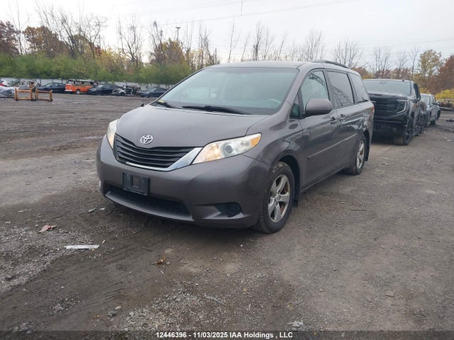 2013 Toyota Sienna Le V6 მანქანა იყიდება აუქციონზე, vin: 5TDKK3DC6DS283628, აუქციონის ნომერი: 12446396