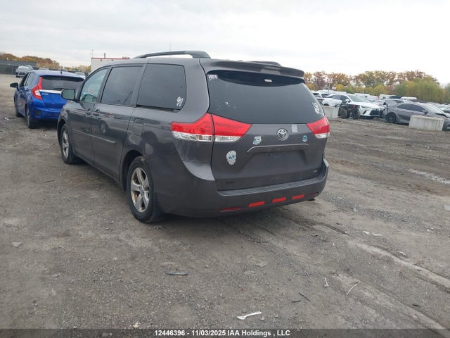 2013 Toyota Sienna Le V6 მანქანა იყიდება აუქციონზე, vin: 5TDKK3DC6DS283628, აუქციონის ნომერი: 12446396