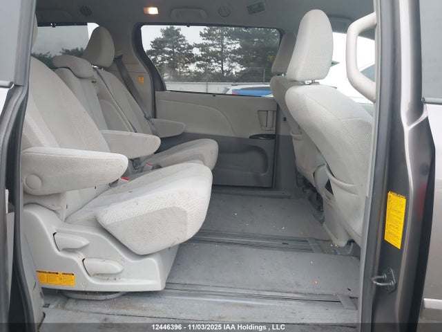 2013 Toyota Sienna Le V6 მანქანა იყიდება აუქციონზე, vin: 5TDKK3DC6DS283628, აუქციონის ნომერი: 12446396